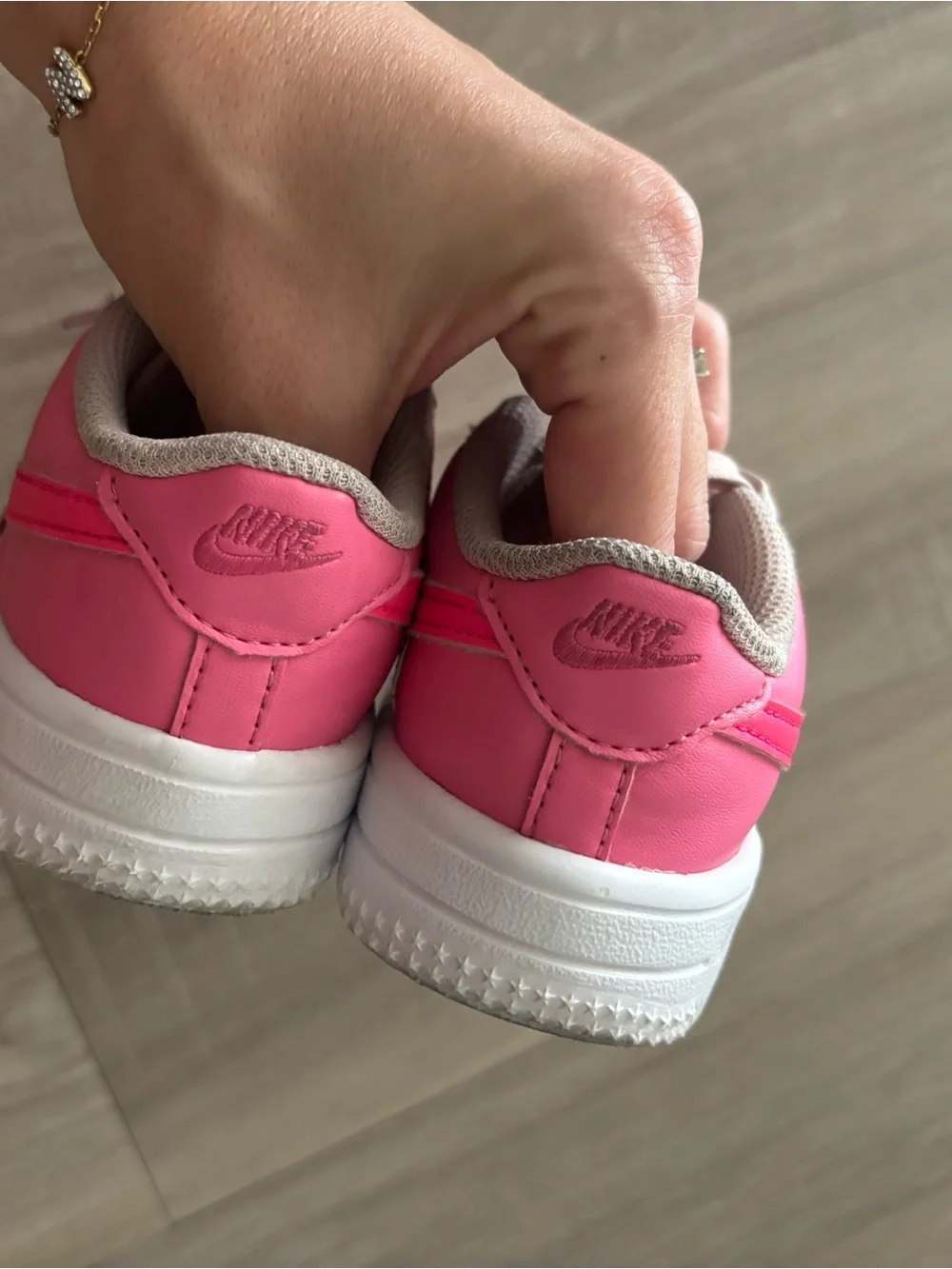 Nike Kids' Pink and White Low-Top Sneakers 9c euc Super light